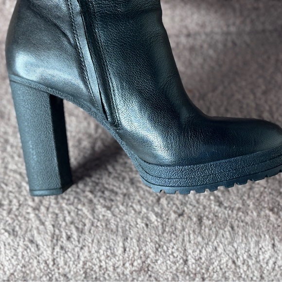 DKNY black platform lug sole ankle boots. SZ 7, 4" Heel, 0.5" platform, side zip - Picture 3 of 7